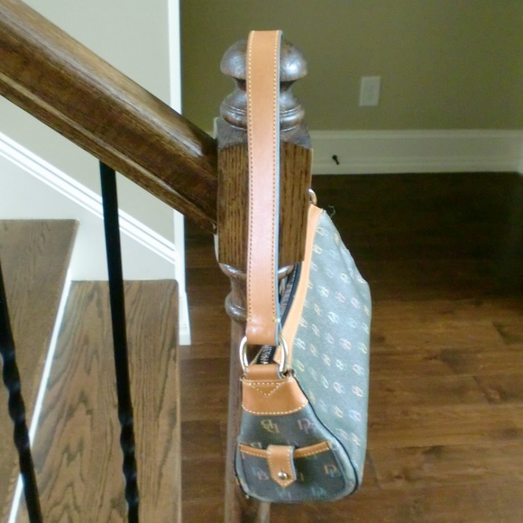 Dooney &  Bourke - Picture 8 of 8